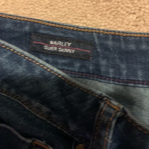 W30 x L27 women distressed jeans. Great condition. - Picture 2 of 6